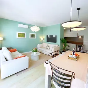  Apartment Abbott - 1 Min From The - 100m2 - Sleeps 8